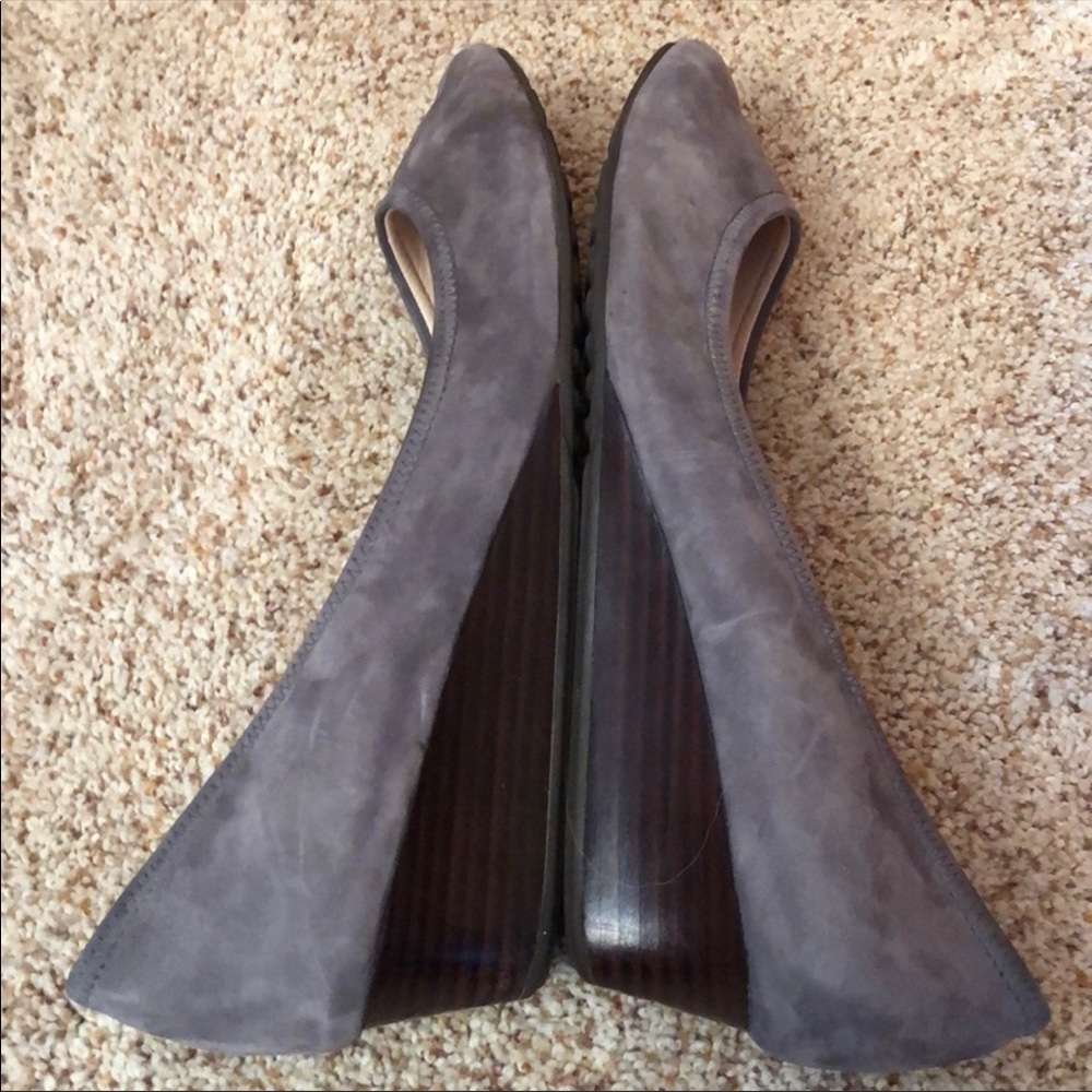 Cute Cole Haan suede shoes. Size 8.5.